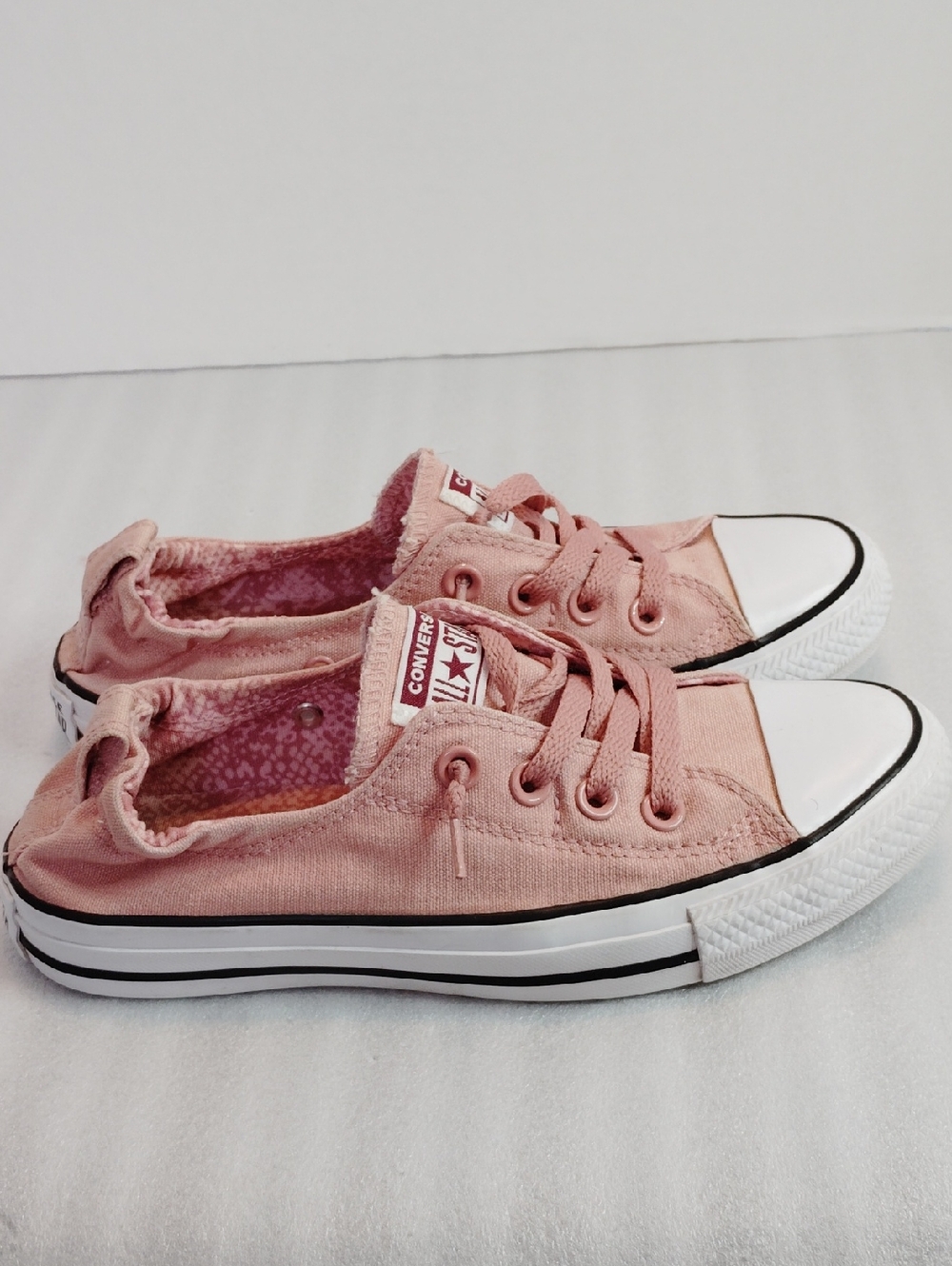 Converse Low Top Sneakers Size 7